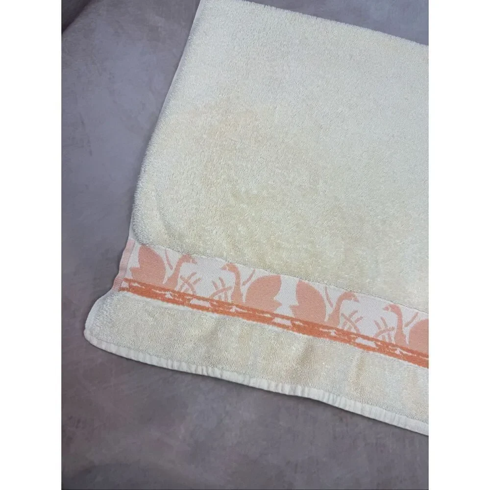 Vintage Swan Bath Towel Marco Polo Pink 21x40” READ Cottagecore